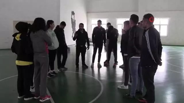 Bölgeye huzurun gelmesiyle köy gençleri polis olmak için haftanın 5 günü ter döküyor Bölgeye huzurun gelmesiyle köy gençleri polis olmak için haftanın 5 günü ter döküyor
