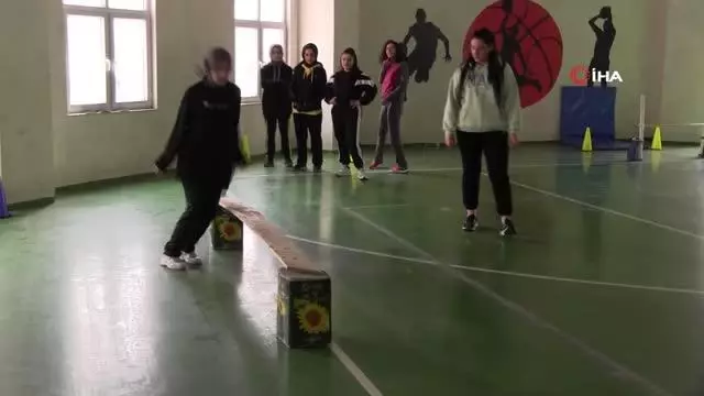 Bölgeye huzurun gelmesiyle köy gençleri polis olmak için haftanın 5 günü ter döküyor Bölgeye huzurun gelmesiyle köy gençleri polis olmak için haftanın 5 günü ter döküyor