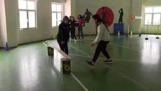 Bölgeye huzurun gelmesiyle köy gençleri polis olmak için haftanın 5 günü ter döküyor Bölgeye huzurun gelmesiyle köy gençleri polis olmak için haftanın 5 günü ter döküyor