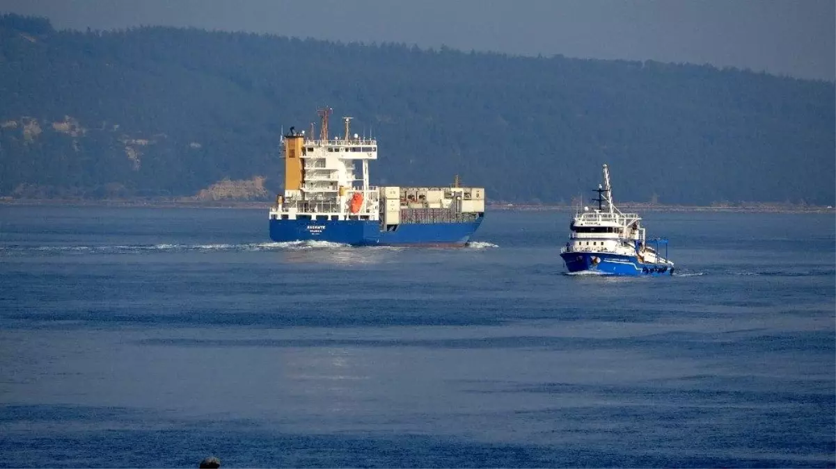 ÇANAKKALE - Çanakkale Boğazı transit gemi trafiğine tek yönlü kapatıldı