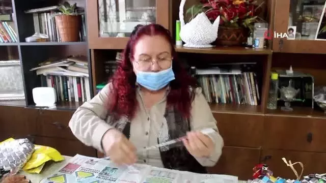 Çevreci öğretmen atıkları sanat eserine dönüştürüyor Çevreci öğretmen atıkları sanat eserine dönüştürüyor
