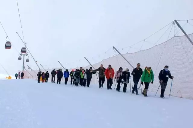 Doğa tutkunu dağcılar Kadınlar Günü'nde zirvede buluştu