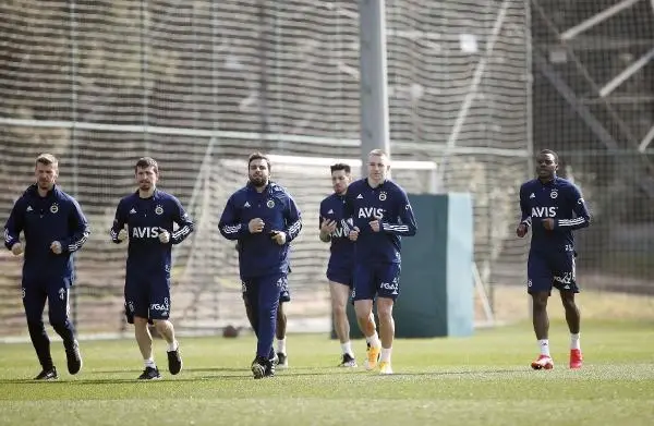 Fenerbahçe'de Gençlerbirliği maçı hazırlıkları başladı Fenerbahçe'de Gençlerbirliği maçı hazırlıkları başladı