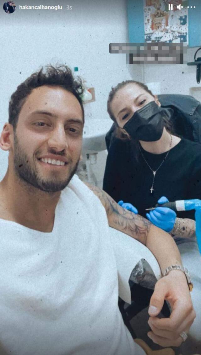 Hakan Çalhanoğlu'nun aslan dövmesi, Galatasaraylı taraftarları heyecanlandırdı