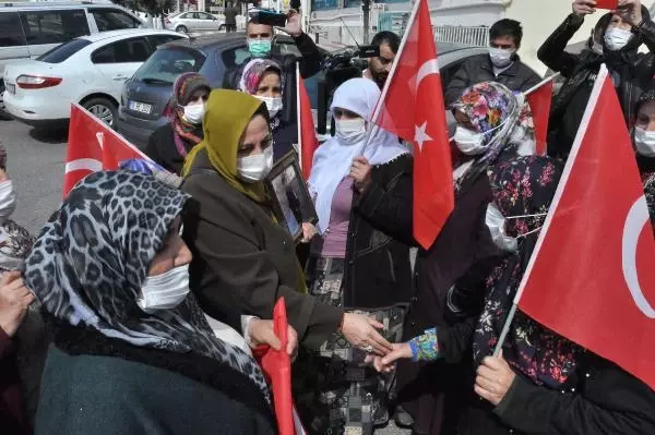 Son dakika... HDP önündeki eylemde 554'üncü gün; aile sayısı 214 oldu Son dakika... HDP önündeki eylemde 554'üncü gün; aile sayısı 214 oldu