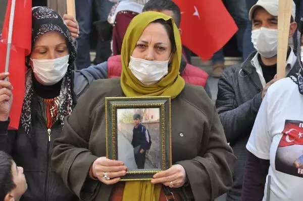 Son dakika... HDP önündeki eylemde 554'üncü gün; aile sayısı 214 oldu Son dakika... HDP önündeki eylemde 554'üncü gün; aile sayısı 214 oldu