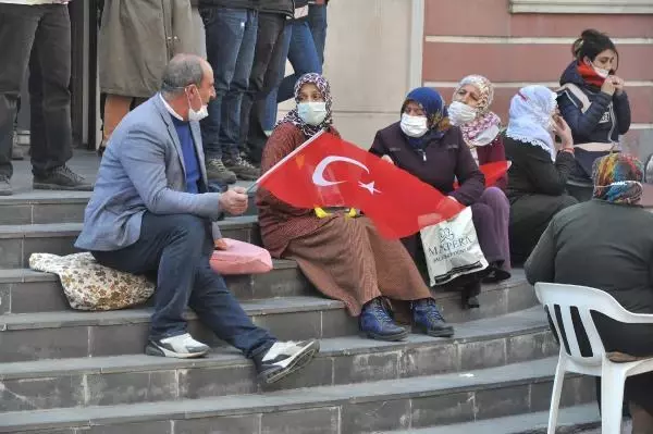 Son dakika... HDP önündeki eylemde 554'üncü gün; aile sayısı 214 oldu Son dakika... HDP önündeki eylemde 554'üncü gün; aile sayısı 214 oldu