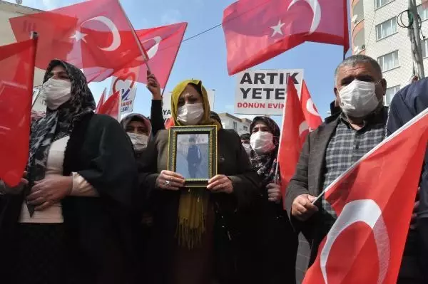 Son dakika... HDP önündeki eylemde 554'üncü gün; aile sayısı 214 oldu Son dakika... HDP önündeki eylemde 554'üncü gün; aile sayısı 214 oldu