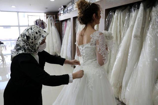 ihtiyac sahibi ciftlere ucretsiz gelinlik 3 13980883 o
