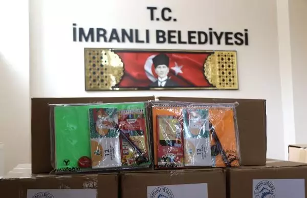 İş insanlarından, İmranlı'daki öğrencilere kırtasiye desteği İş insanlarından, İmranlı'daki öğrencilere kırtasiye desteği