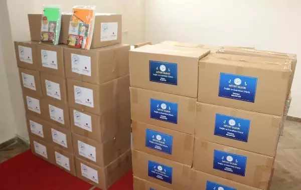 İş insanlarından, İmranlı'daki öğrencilere kırtasiye desteği İş insanlarından, İmranlı'daki öğrencilere kırtasiye desteği