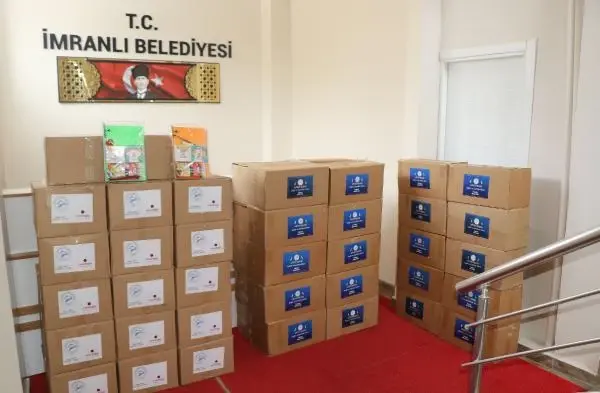 İş insanlarından, İmranlı'daki öğrencilere kırtasiye desteği İş insanlarından, İmranlı'daki öğrencilere kırtasiye desteği