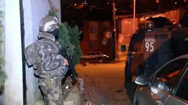 İSTANBUL'DA 3 İLÇEDE UYUŞTURUCU OPERASYONU İSTANBUL'DA 3 İLÇEDE UYUŞTURUCU OPERASYONU
