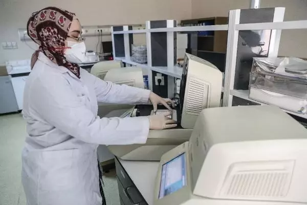 İSTANBUL'UN EN BÜYÜK KORONAVİRÜS TEST LABORATUVARI- 1