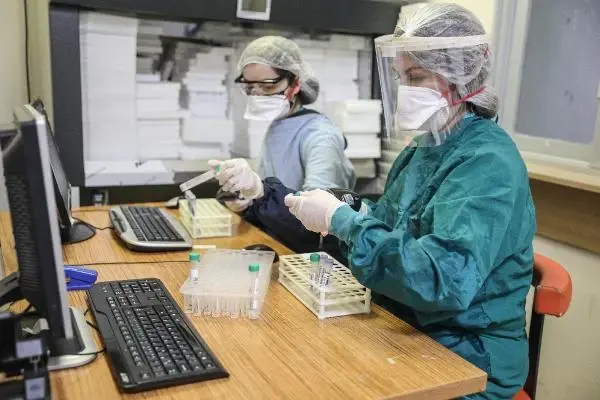 İSTANBUL'UN EN BÜYÜK KORONAVİRÜS TEST LABORATUVARI- 1 İSTANBUL'UN EN BÜYÜK KORONAVİRÜS TEST LABORATUVARI- 1