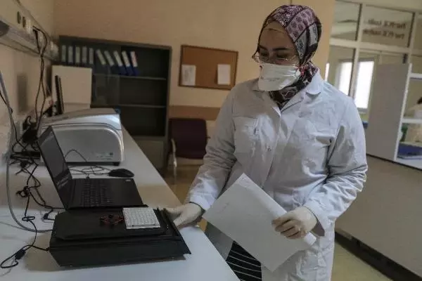 İSTANBUL'UN EN BÜYÜK KORONAVİRÜS TEST LABORATUVARI- 1