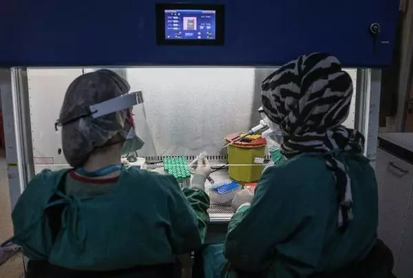 İSTANBUL'UN EN BÜYÜK KORONAVİRÜS TEST LABORATUVARI- 1