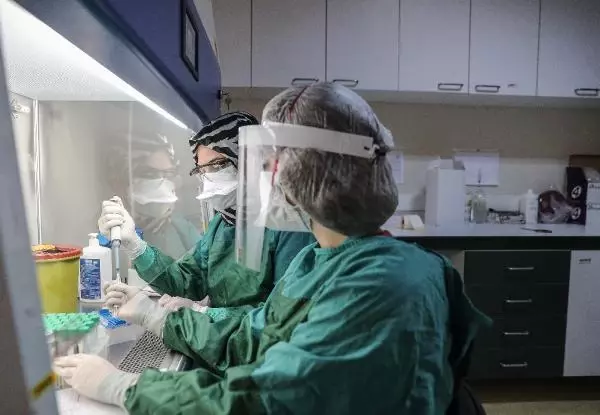 İSTANBUL'UN EN BÜYÜK KORONAVİRÜS TEST LABORATUVARI- 1