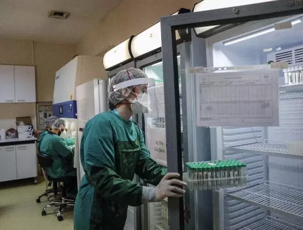 İSTANBUL'UN EN BÜYÜK KORONAVİRÜS TEST LABORATUVARI- 1