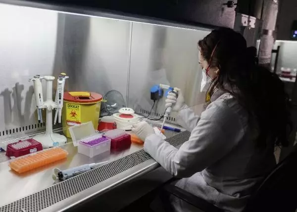 İSTANBUL'UN EN BÜYÜK KORONAVİRÜS TEST LABORATUVARI- 1