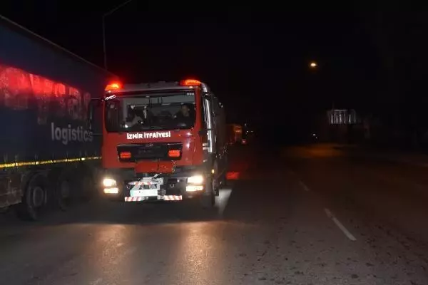 İzmir'de park halinde yanan araçta kundaklama şüphesi İzmir'de park halinde yanan araçta kundaklama şüphesi