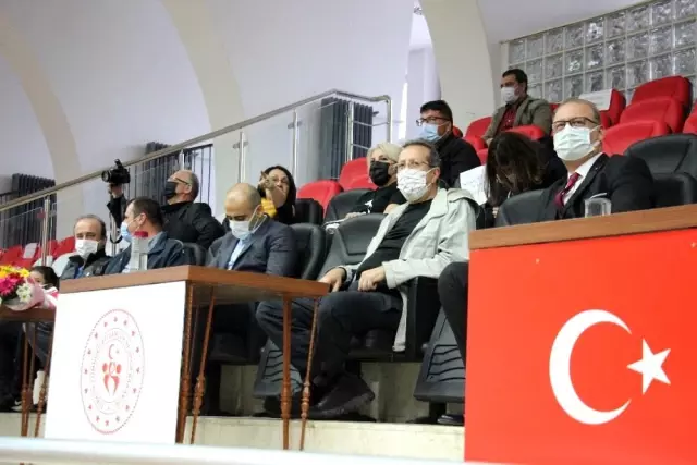 Kadına şiddete voleybol müsabakası ile dikkat çektiler Kadına şiddete voleybol müsabakası ile dikkat çektiler