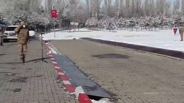 Kahraman komandolar Türk bayrakları ve dualarla Suriye'ye uğurlandı