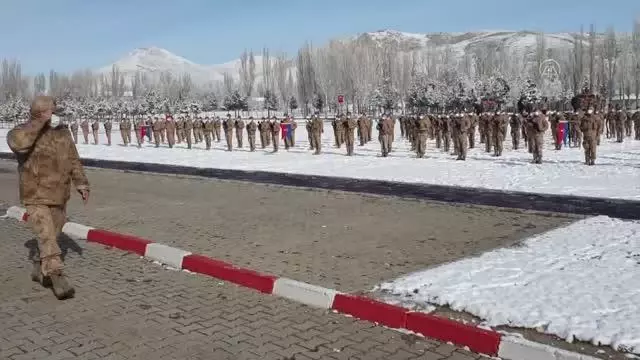 Kahraman komandolar Türk bayrakları ve dualarla Suriye'ye uğurlandı