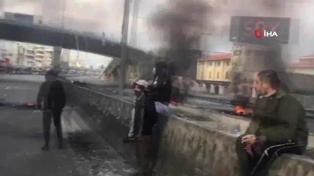 - Lübnan'da ekonomik kriz, protestocuları yine sokaklara döktü - Lübnan'da ekonomik kriz, protestocuları yine sokaklara döktü