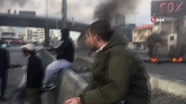 - Lübnan'da ekonomik kriz, protestocuları yine sokaklara döktü - Lübnan'da ekonomik kriz, protestocuları yine sokaklara döktü