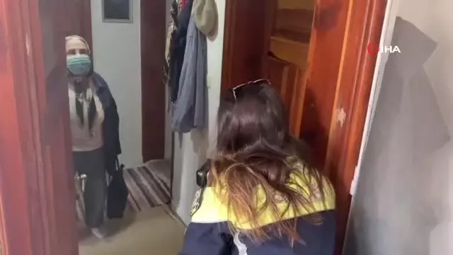 Son dakika haberi... - Polisler yaşlı çifti aşıya götürdü, gönülleri fethetti Son dakika haberi... - Polisler yaşlı çifti aşıya götürdü, gönülleri fethetti