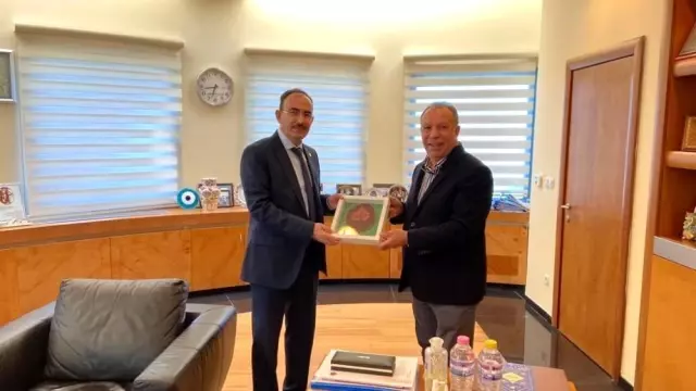 Son dakika! Rektör Beydemir'den bir porselen fabrikası yönetimine ziyaret Son dakika! Rektör Beydemir'den bir porselen fabrikası yönetimine ziyaret