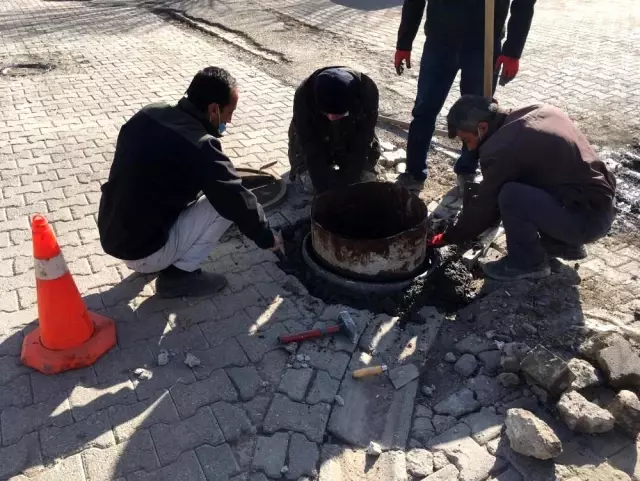 Rögar kapaklarının bakım ve onarımı yapıldı Rögar kapaklarının bakım ve onarımı yapıldı
