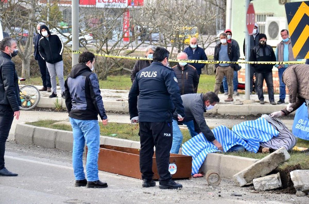 Kazaya karışan sürücü, yol kenarında pompalı tüfekle kafasına sıkarak intihar etti