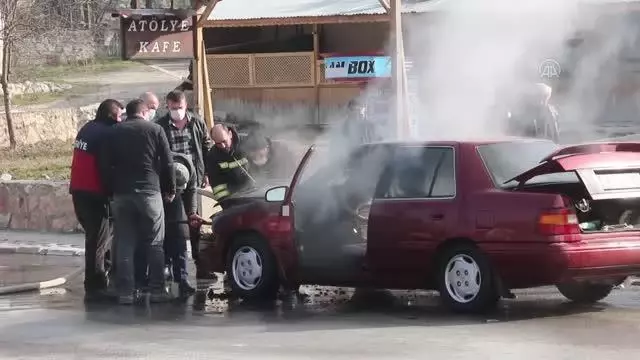 Seyir halindeki otomobilde yangın çıktı Seyir halindeki otomobilde yangın çıktı