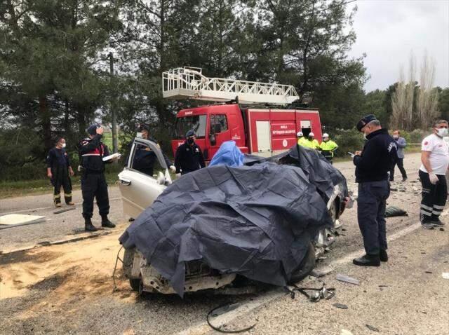 Son Dakika: Muğla'da tırla otomobilin çarpışması sonucu 5 kişi hayatını kaybetti