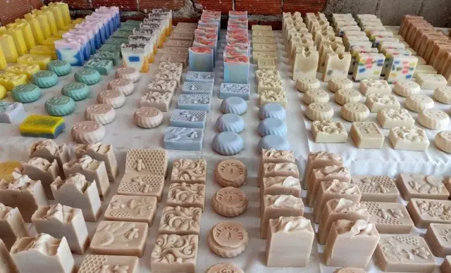Batı çifti 14 çeşit sabun üretiyor Batı çifti 14 çeşit sabun üretiyor