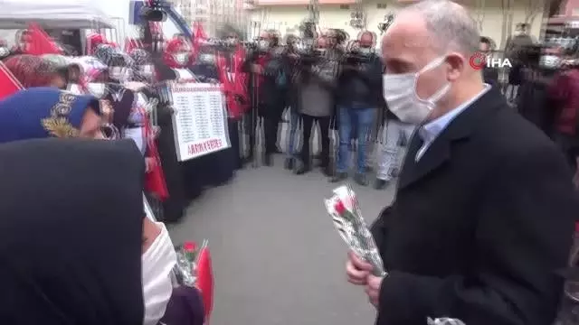 Türk-İş Genel Başkanı Ergün Atalay'dan evlat nöbetindeki ailelere ziyaret Türk-İş Genel Başkanı Ergün Atalay'dan evlat nöbetindeki ailelere ziyaret