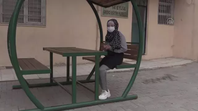 Türkiye'de protez bacağa kavuşan Suriyeli Şeyma, yürüyerek okula gitmenin sevincini yaşadı