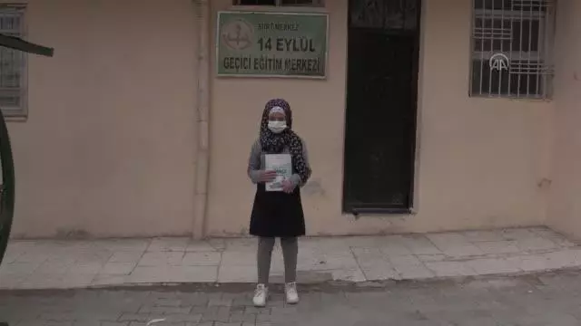 Türkiye'de protez bacağa kavuşan Suriyeli Şeyma, yürüyerek okula gitmenin sevincini yaşadı