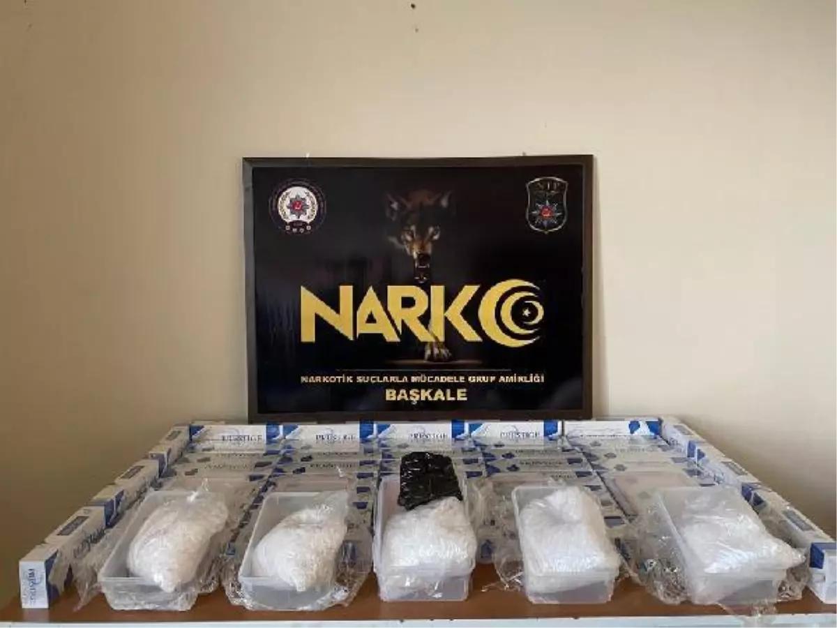 Son dakika: Van'da, uyuşturucu ve kaçak sigaralarla yakalanan 2 kişiye gözaltı
