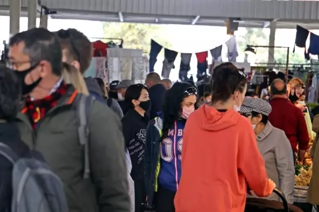 Yüksek riskli Antalya'nın kapalı semt pazarında endişelendiren görüntü Yüksek riskli Antalya'nın kapalı semt pazarında endişelendiren görüntü