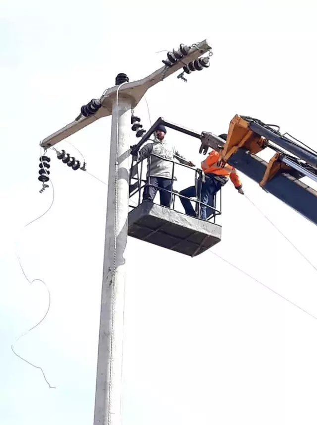 Altıntaş'ta mesire alanı enerji nakil çalışmaları Altıntaş'ta mesire alanı enerji nakil çalışmaları