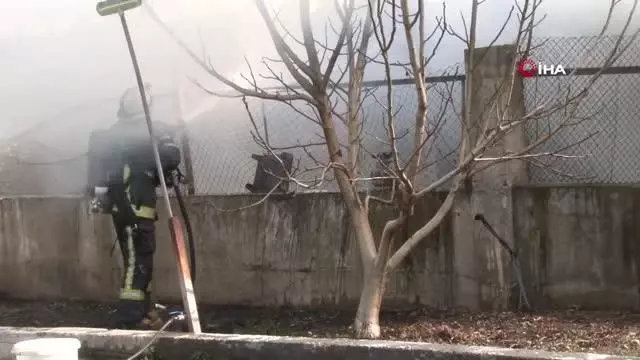 Antalya'da sera işçilerinin kaldığı barakalarda ağalatan yangın Antalya'da sera işçilerinin kaldığı barakalarda ağalatan yangın