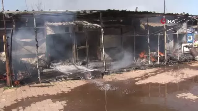 Antalya'da sera işçilerinin kaldığı barakalarda ağalatan yangın Antalya'da sera işçilerinin kaldığı barakalarda ağalatan yangın