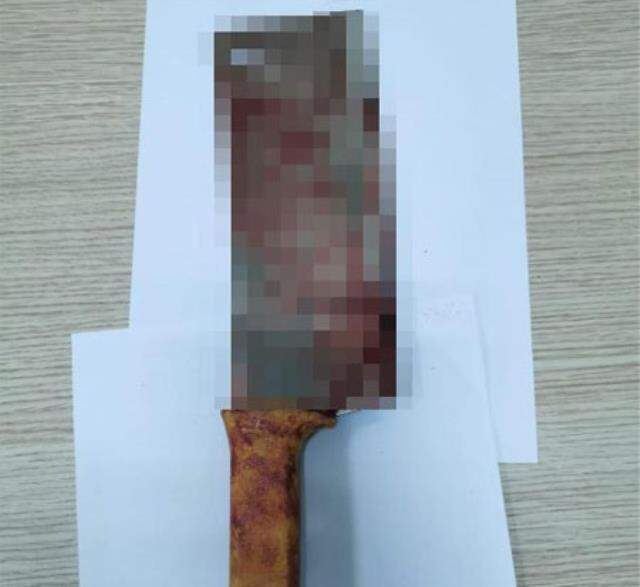 Çalışmasını istemediği eşini 10 satır darbesiyle yaraladı