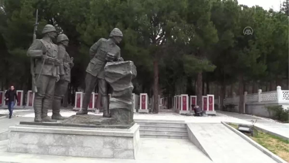ÇANAKKALE - Şehitler Abidesi bölgesinde 18 Mart törenleri için hazırlıklar sürüyor