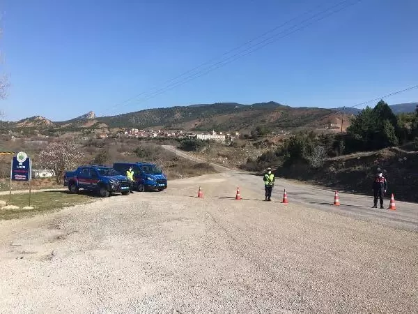Eskişehir'de 490 nüfuslu mahalle karantinaya alındı Eskişehir'de 490 nüfuslu mahalle karantinaya alındı