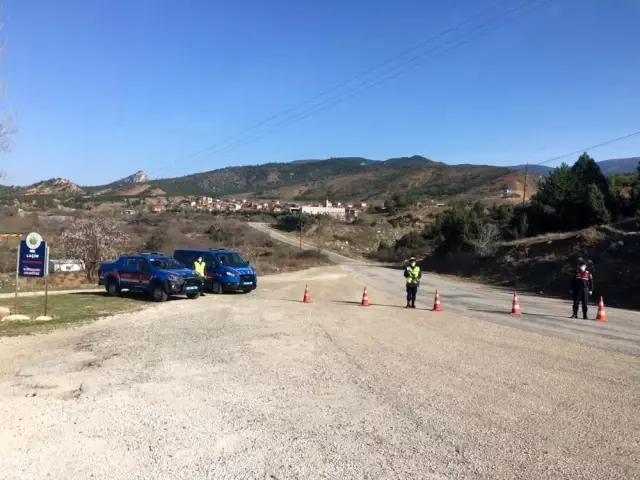 Eskişehir'de pozitif vakaların arttığı mahalle karantinaya alındı Eskişehir'de pozitif vakaların arttığı mahalle karantinaya alındı