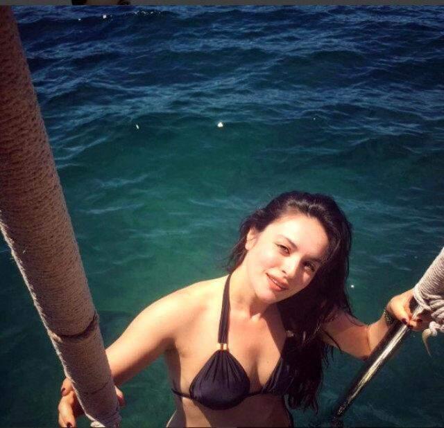 Ezgi Mola kimdir? Ezgi Mola kaç yaşında? Ezgi Mola sevgilisi kimdir? Ezgi Mola evli mi? Ezgi Mola filmleri neler? Ezgi Mola kimdir? Ezgi Mola kaç yaşında? Ezgi Mola sevgilisi kimdir? Ezgi Mola evli mi? Ezgi Mola filmleri neler?